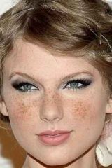 Taylor Swift, if she had freckles.