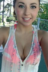 Jessilinz: Pretty and great cleavage
