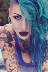 Poppy Del with turquoise hair