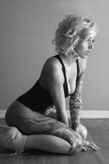 B&W