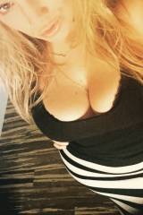 Curvy girl with big tits takes a selfie