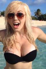 Jessica Nigri is busty as hell