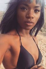 Ana Foxxx beach selfie