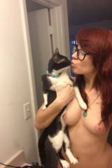 Girl kissing her pussy