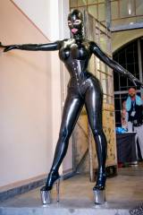 Latex Lucy, statuesque