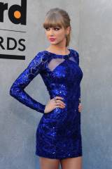 Taylor Swift (blue dress)