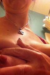 Hot mom with more than a handful. Gallery in comme...