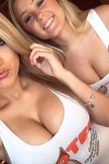 Hooters girls FTW