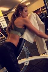 Bella Thorne working out