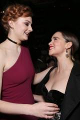 Sophie Turner makes the most of her position (towe...