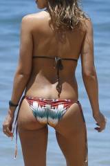 Jessica Alba - today in Hawaii [MiC]