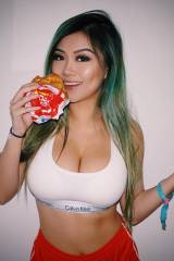 Vicki Li and a hamburger