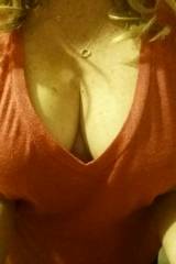 Wifey cleavage (1st timer)