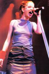 Shirley Manson (X-post from /r/OnStageGW)