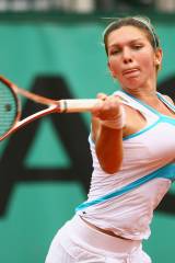 Simona Halep experiencing the G force (x-post /r/G...