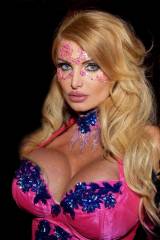 Taylor Wane fits in fairly well here