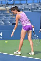 Agnieszka Radwanska starting her tennis match (x-p...