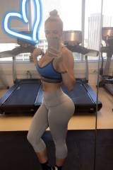 Amanda Lee Gym Selfie