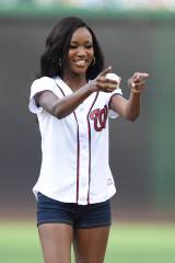 Deshauna Barber, Miss USA 2016, throwing the first pitch (x-post /r/BeautyQueens)