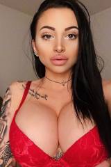 Big tits and thick lips