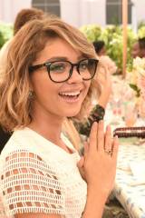 Sarah Hyland with glasses
