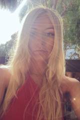 Elle Hunter sunny selfie