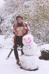 I made a snowman! And heres my boobs. [IMG]